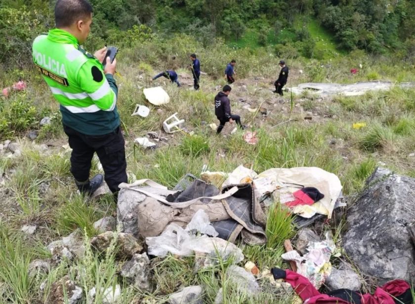 Suben a 27 los fallecidos por accidente de bus en norte de Perú y piden detener al chofer