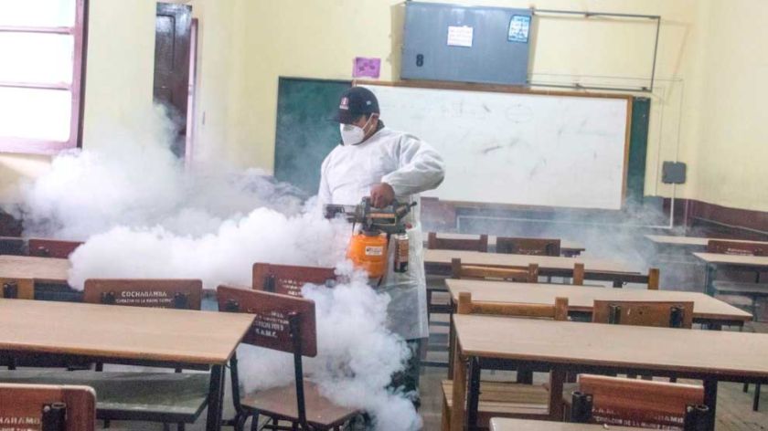 Alcaldía realiza la desinfección de las unidades educativas de Potosí