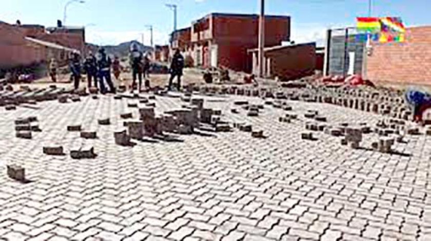 Anuncian proyectos de enlosetado para los distritos en la ciudad de Potosí
