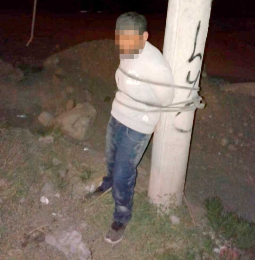 Hombre que casi fue linchado demanda a vecinos agresores