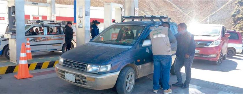 Detienen a chofer de Llallagua por carguío irregular de gasolina
