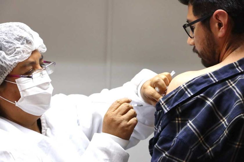 Aplican vacuna en contra de la influenza a grupos vulnerables