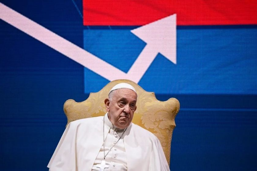 El Papa Francisco pide rezar por él, pero “a favor” y “no en contra” en un acto en Roma