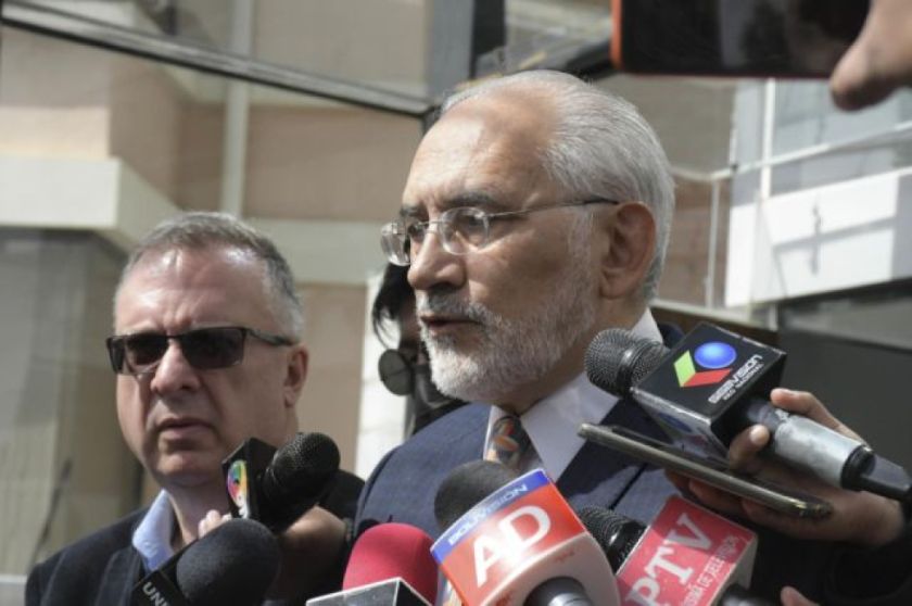 Carlos Mesa dice que Gobierno envió decreto de Derechos Reales al TCP para “blindarlo”