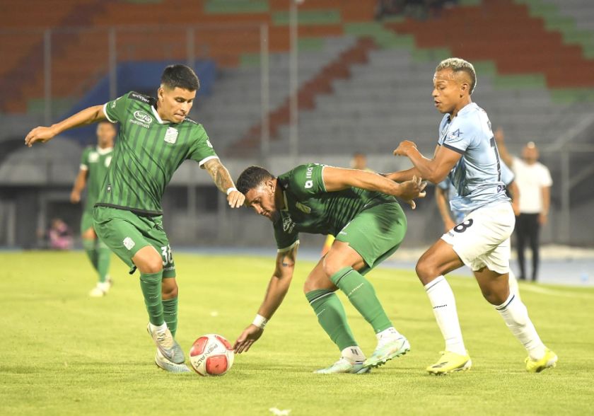 Aurora exhibe su poderío ante Oriente Petrolero