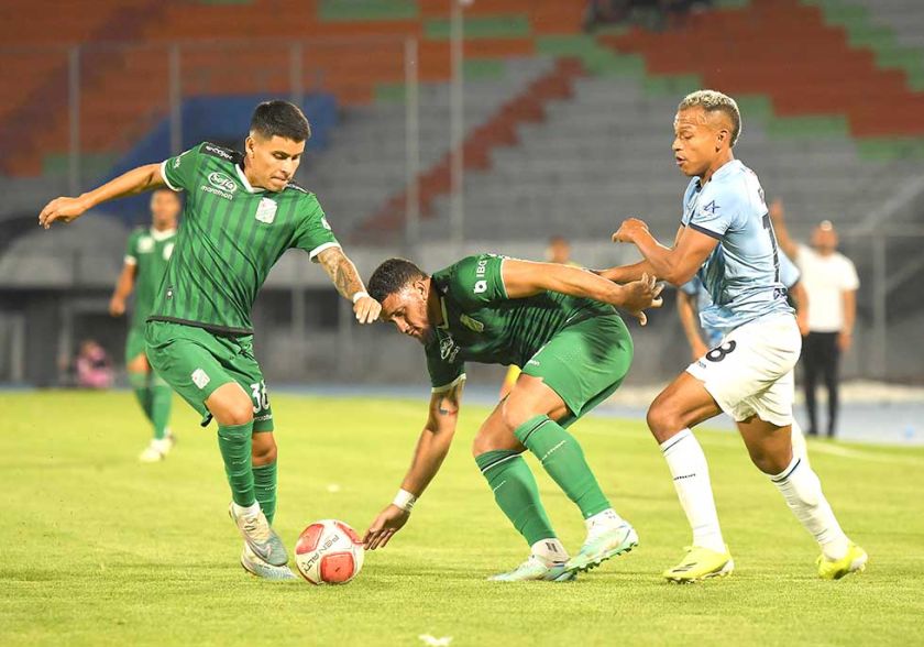 Aurora exhibe su poderío ante Oriente Petrolero