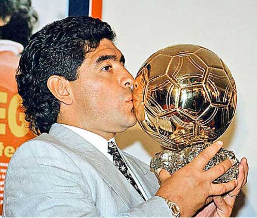 Al Balón de Oro  de Maradona le  espera un cheque