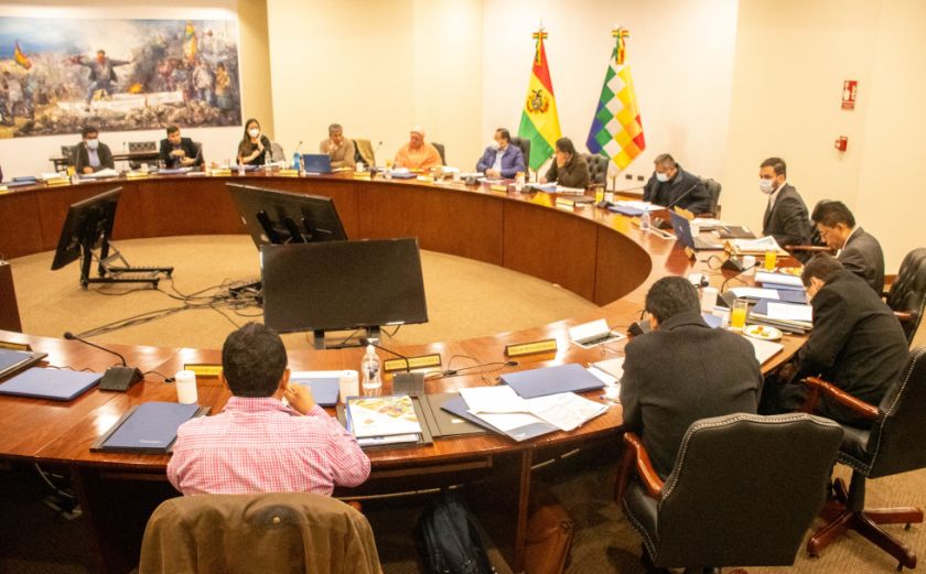 Gabinete de Arce autoriza acceso a dos créditos por $us 190 millones