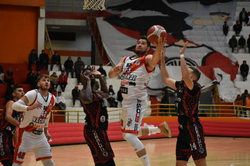 Nacional Potosí amplía su racha de invicto con triunfo sobre Saracho en la Libobásquet