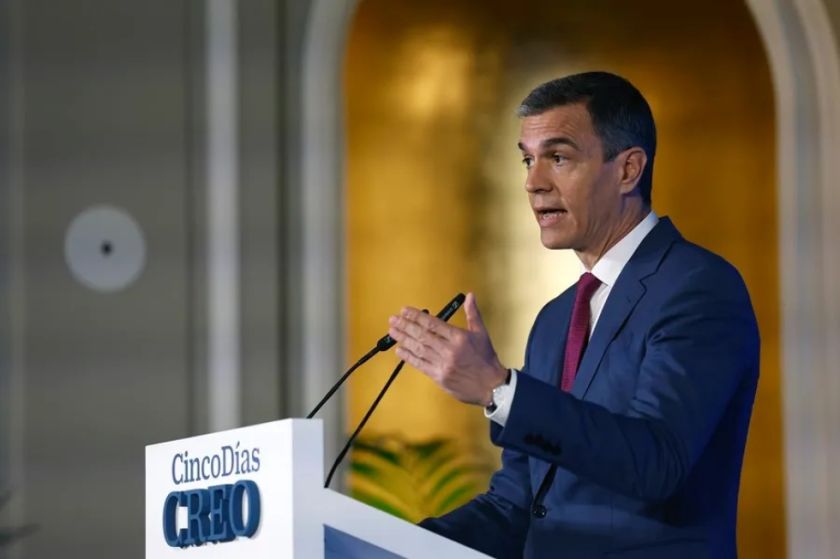 Pedro Sánchez avisa de que la respuesta a Milei será acorde a la dignidad de la democracia española