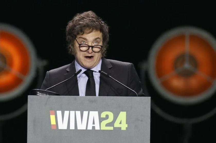 Milei se siente “agredido” por Sánchez y afirma que “trabaja alineado con el kirchnerismo”