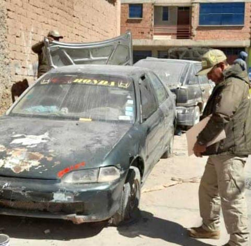 Recuperan un auto robado en zona Villa Magisterio