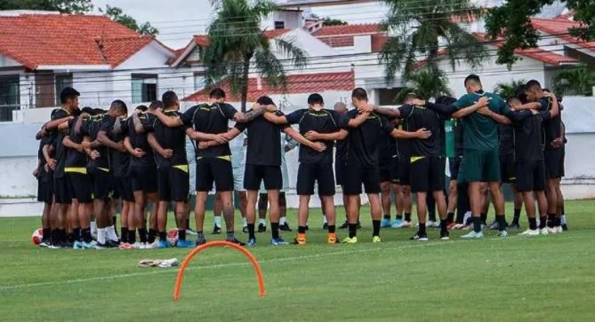 Raldes respalda a Tucho Antelo y abre las puertas al jugador que quiera irse