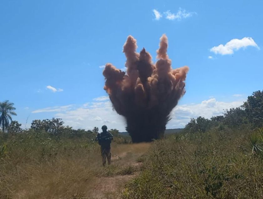 Destruyen seis pistas clandestinas y fábricas de droga en Santa Cruz y Cochabamba