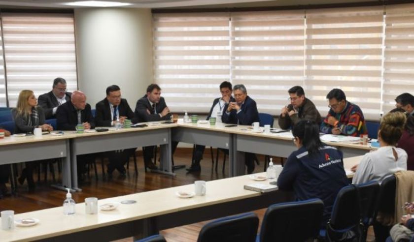 Ministro de Economía reporta “avances importantes” para uso de yuanes y reales en lugar de dólares