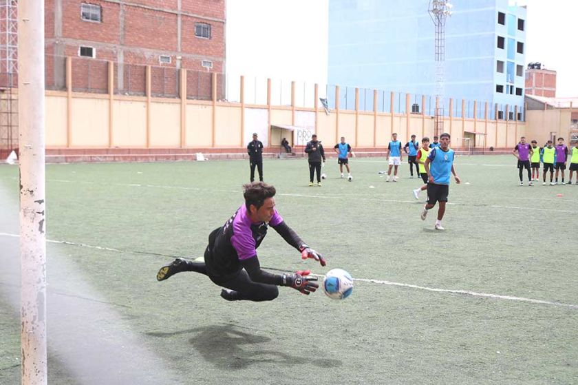Técnicos fortalecen el trato del balón y la definición en sus equipos potosinos
