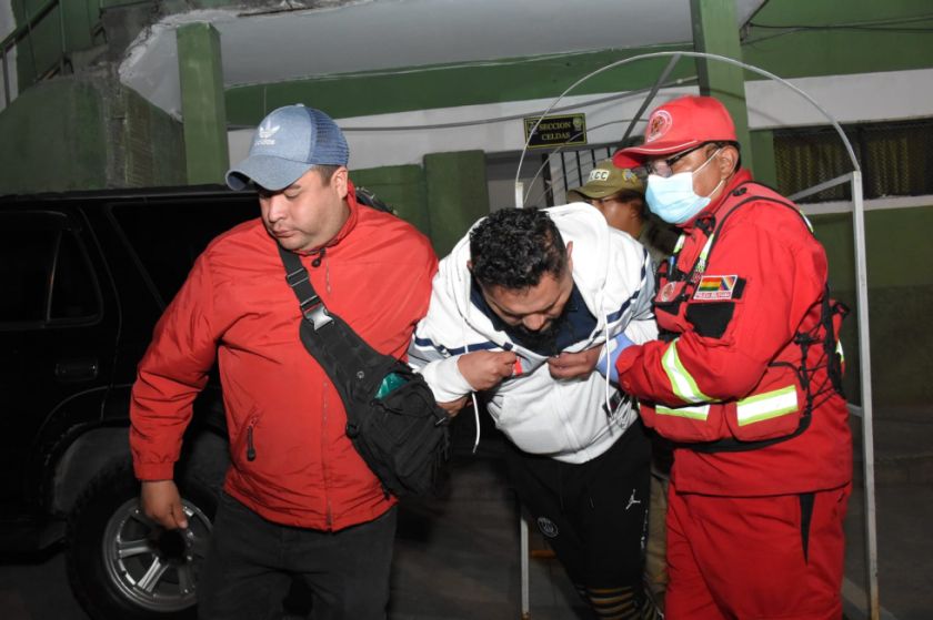 Dueño de “Las Loritas” sale de celdas policiales tras sufrir un desmayo