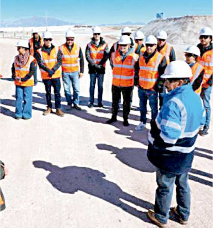 YLB muestra sus plantas a representantes del BID
