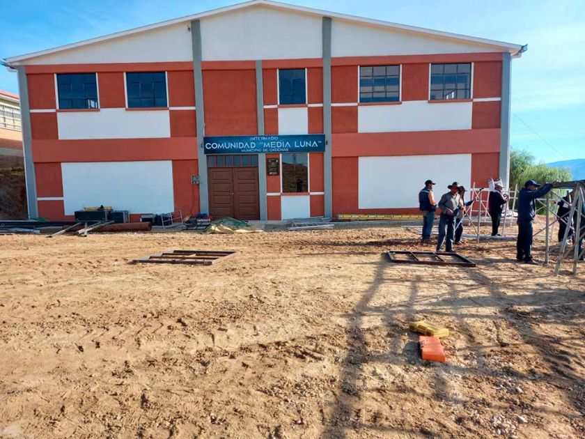 Más de 300 estudiantes se benefician con nuevo internado