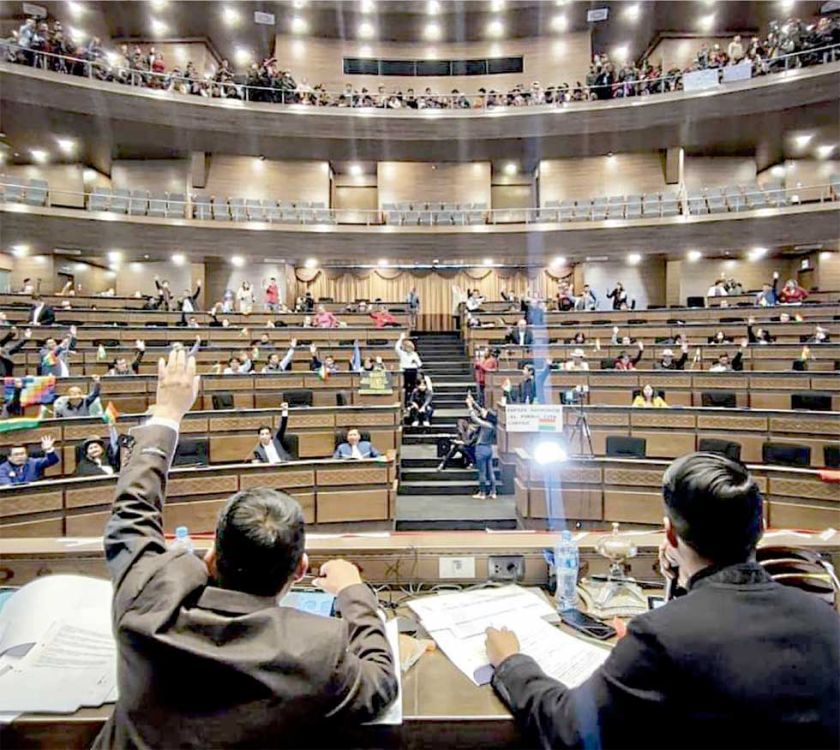 Asamblea desacata sentencia del TCP