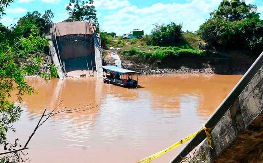 Santa Ana en emergencia tras desplome de puente que dejó al menos ocho fallecidos