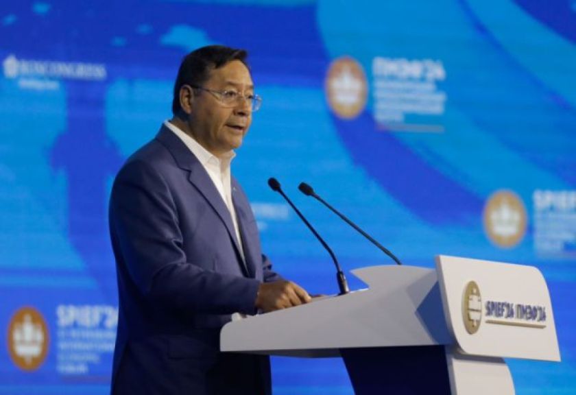 Presidente Arce dice en Rusia que Bolivia atraviesa “un periodo transitorio de iliquidez de dólares”