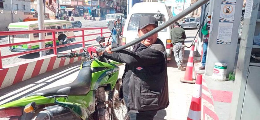 En el norte potosino el litro de gasolina se revende en Bs. 10
