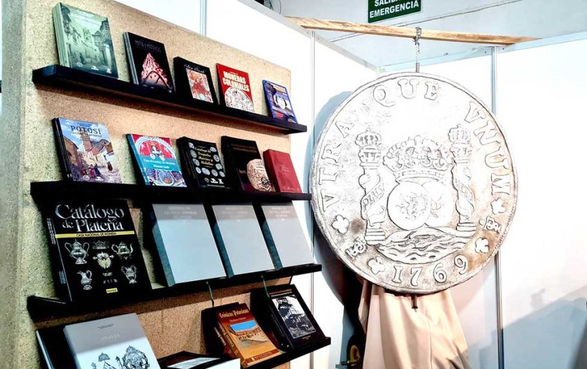 Cospeles de la Casa de Moneda triunfan en la Feria del Libro cruceña