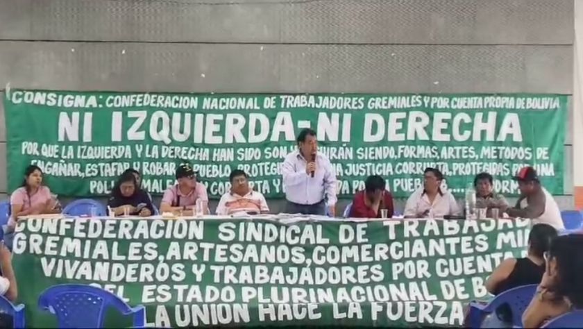 Gremiales marchan desde Patacamaya a La Paz y anuncian bloqueos a nivel nacional
