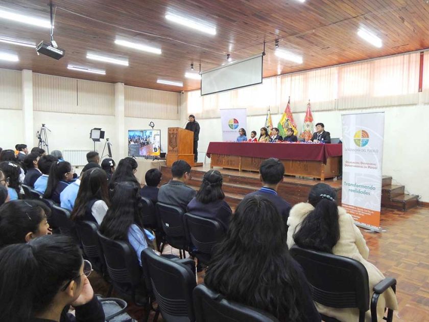 Capacitarán a defensores escolares en aula virtual