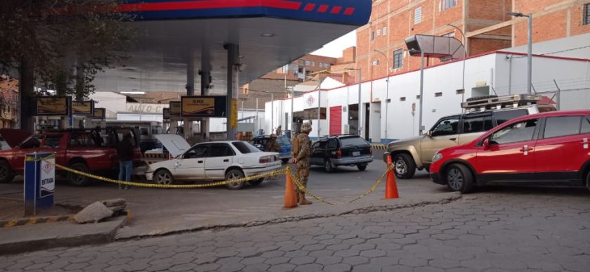 Militares refuerzan controles en surtidores de combustibles del país para garantizar abastecimiento 