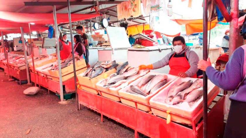 Vecinos del distrito 9 piden la reubicación de las vendedoras de pescado