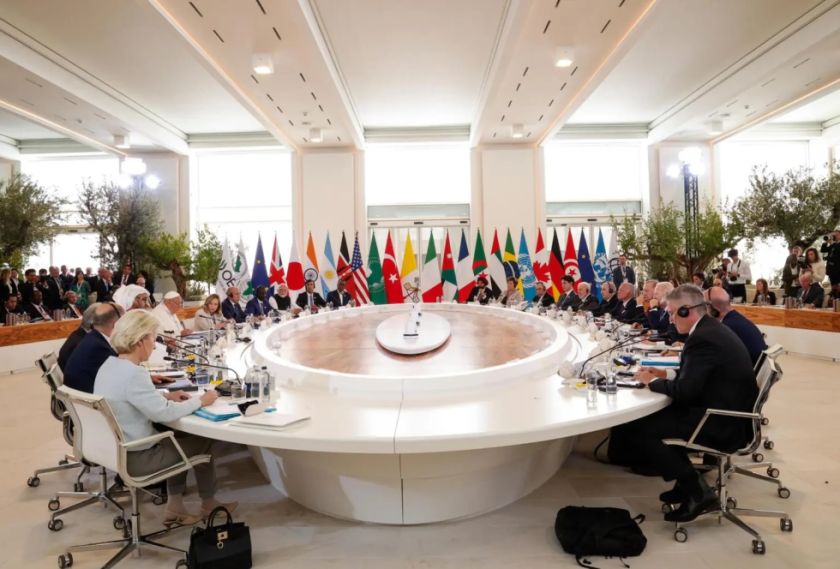 El Papa advierte al G7 del uso de la IA en las guerras y pide prohibir las armas autónomas