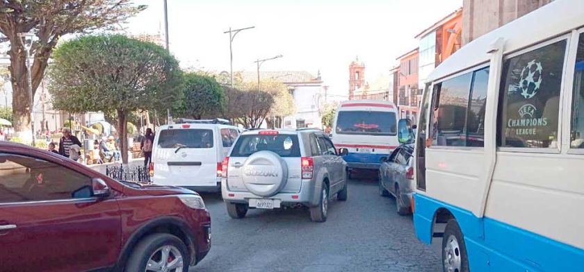 Las calles de Potosí colapsan con más de 90 mil vehículos