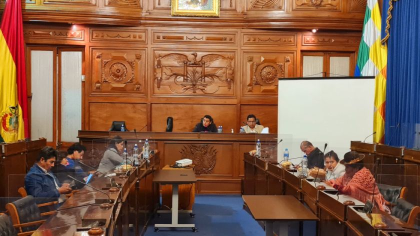 Comisión aplaza sesión e intentará reanudar este martes la preselección judicial  