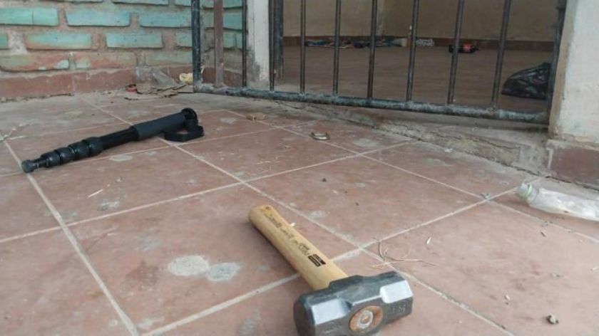 Sacan de una celda a la madre de los niños que murieron calcinados con su padre en San Julián