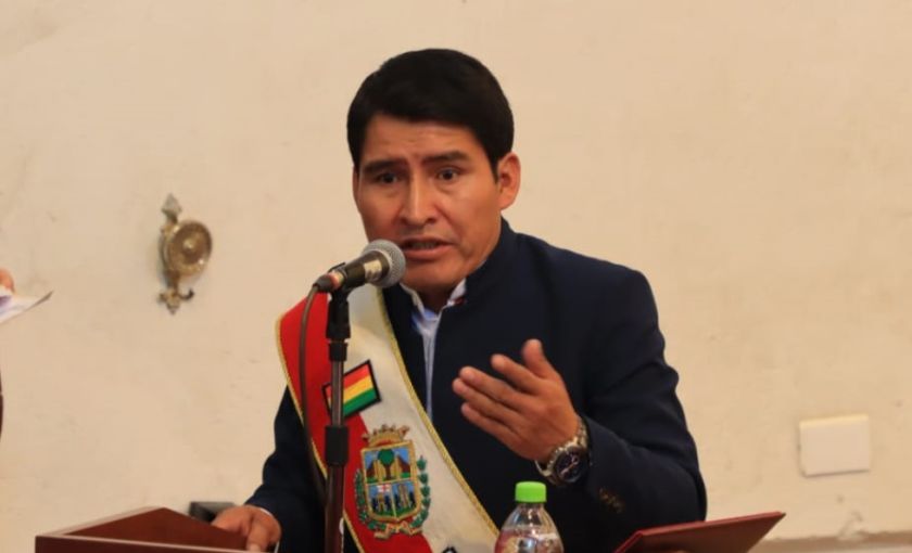 Gobernador de Chuquisaca: “Los flojos se quejan del precio del tomate”