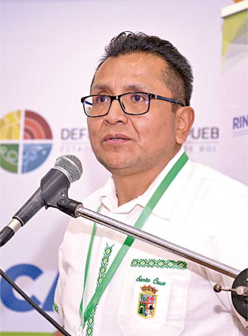 Defensor pide al Senado diferir tratamiento de ley de contratos mineros