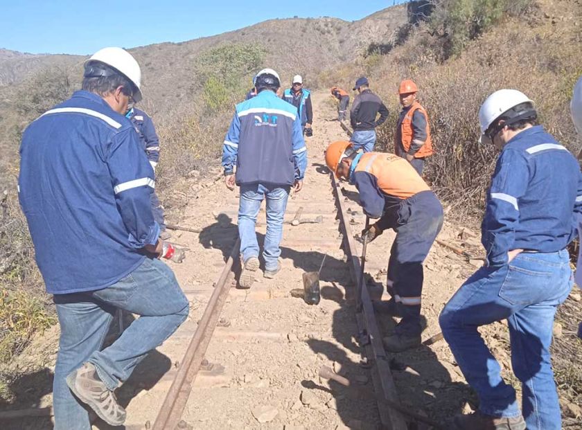 Ferroviaria Andina y ATT ven la  reposición de rieles en Yotala
