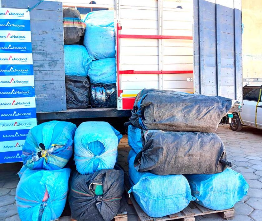Coches, alcohol y ropa usada son incautados por la Aduana