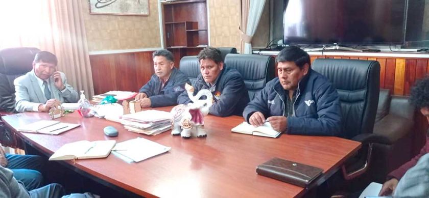 Transporte repliega unidades exigiendo subida de pasajes