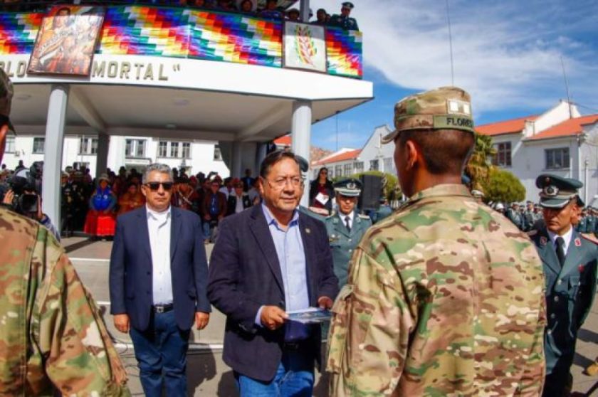Urgente: presidente Arce denuncia "movilizaciones irregulares de algunas unidades del Ejército"