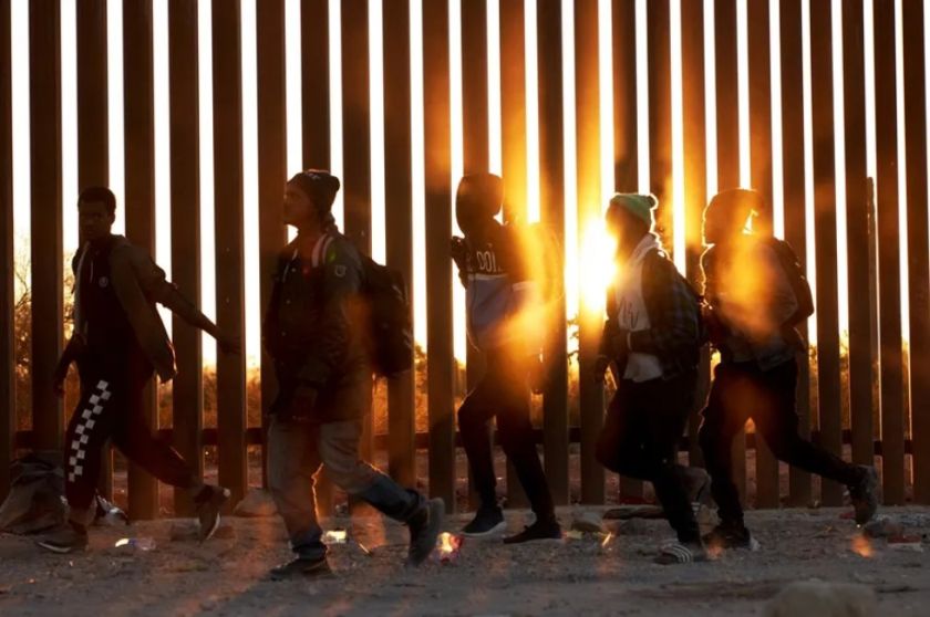 Las detenciones de migrantes en la frontera de EE.UU. se reducen a su punto más bajo en años