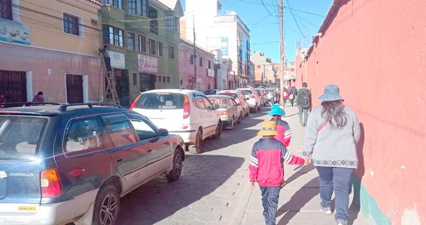 Vecinos rechazan el alza de los pasajes en micros y minibuses