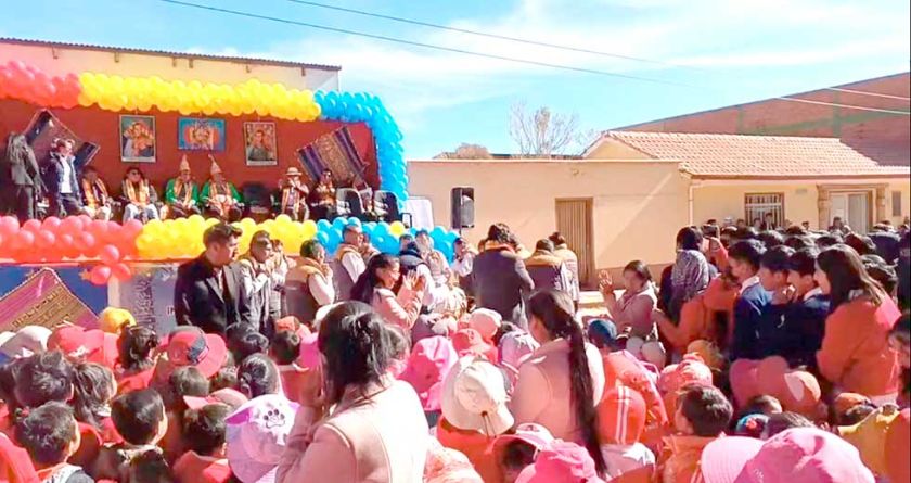 Los directores distritales de Potosí se reúnen en Sacaca