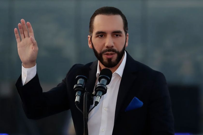 Bukele anuncia despidos de unos 300 empleados públicos en El Salvador para “ahorrar” fondos