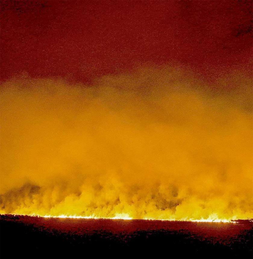 Bomberos reducen llamas en el Pantanal