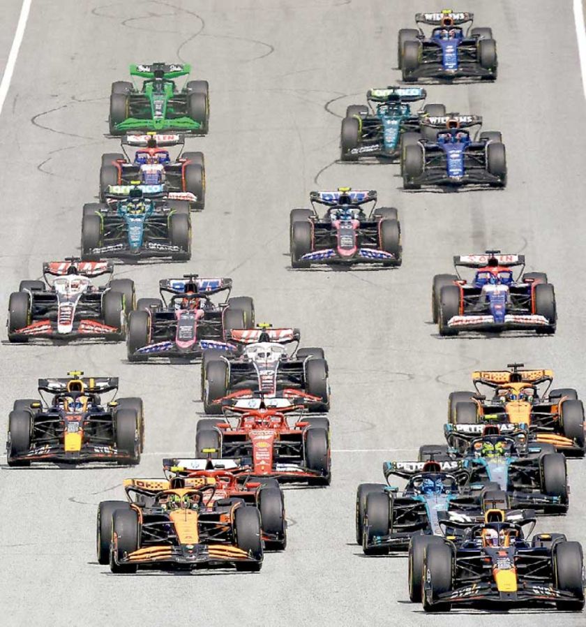 Russell gana y Sainz sube al podio