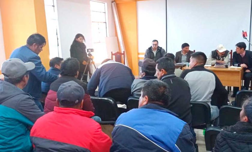 Choferes no ceden y el asunto de los pasajes pasa a una comisión