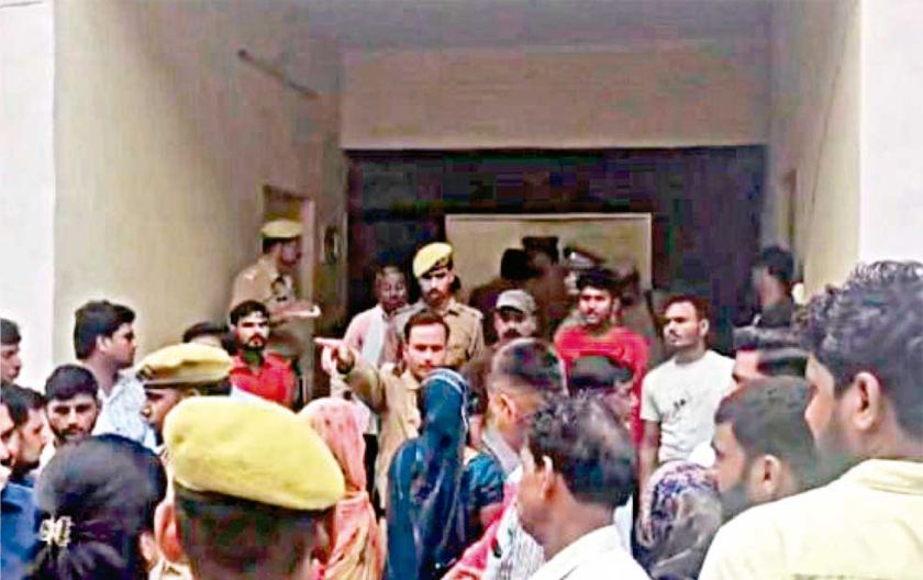 Suman más de 50 muertos  por estampida en la India